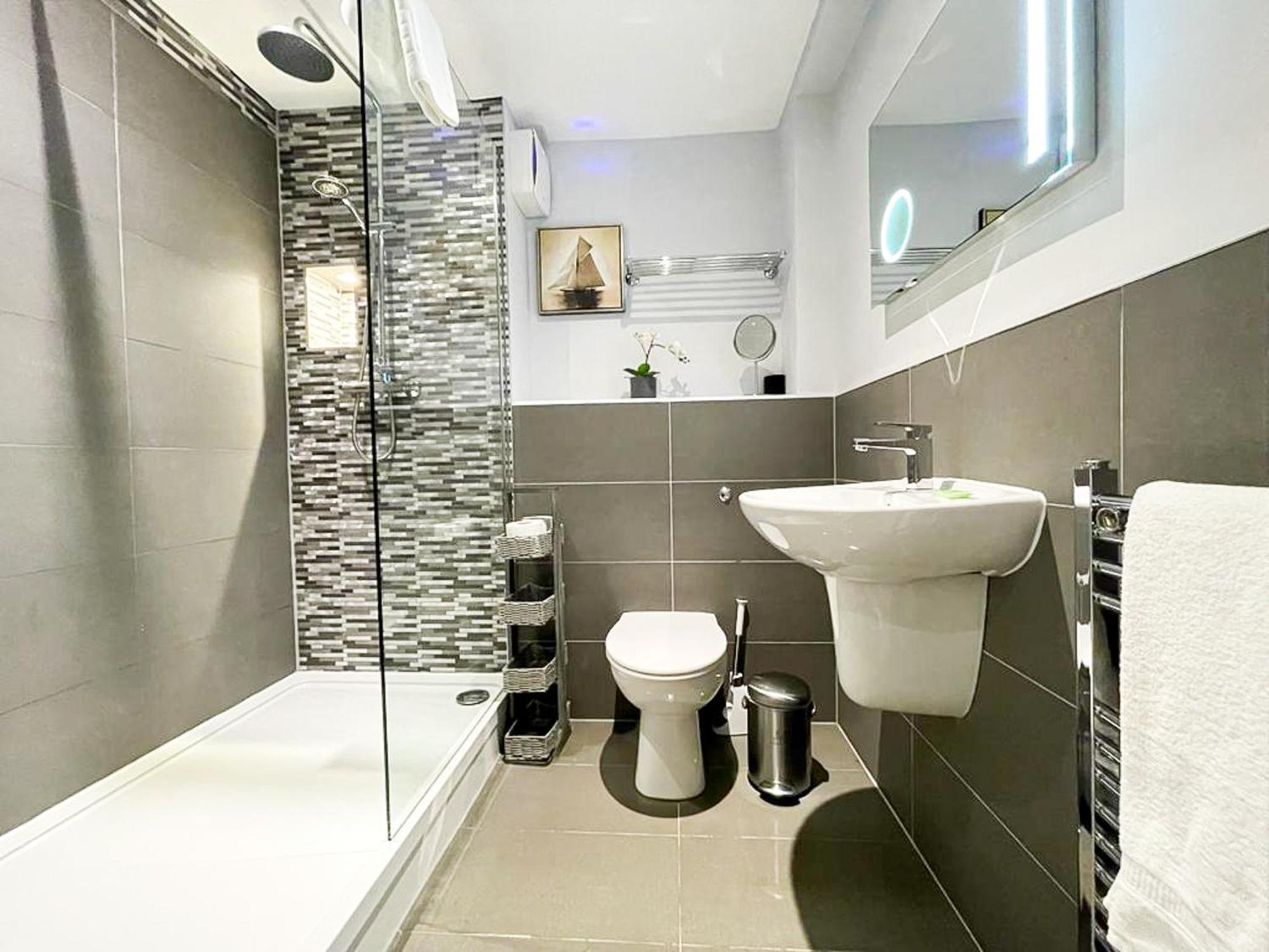 Modern 3 Bedroom Apartment, West End إدنبرة المظهر الخارجي الصورة